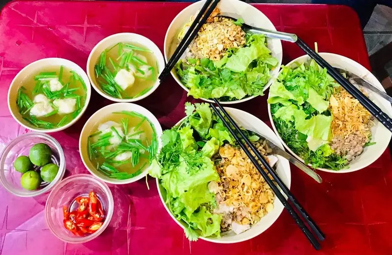 Top 11 qu&aacute;n m&igrave; vằn thắn H&agrave; Nội đậm đ&agrave; hương vị thơm lừng g&oacute;c phố 4