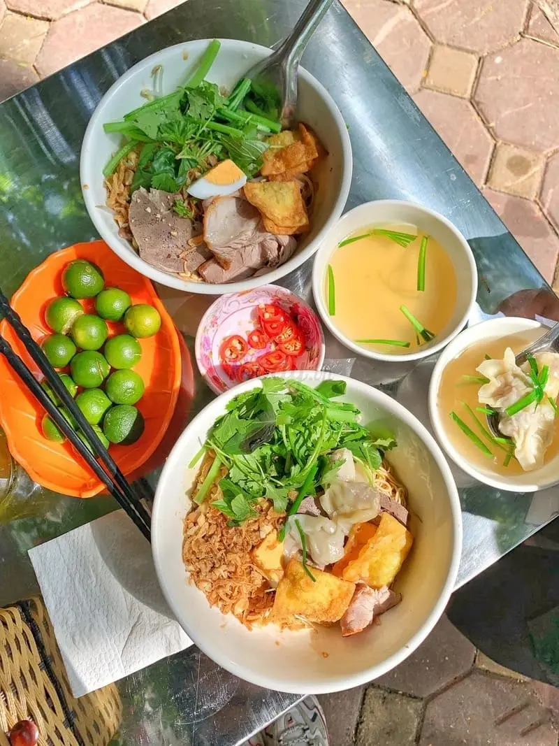 Top 11 qu&aacute;n m&igrave; vằn thắn H&agrave; Nội đậm đ&agrave; hương vị thơm lừng g&oacute;c phố 9