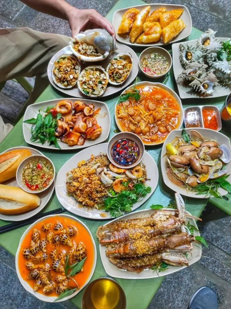 Top 11 qu&aacute;n ốc đ&ecirc;m H&agrave; Nội lan tỏa hương vị ấm nồng 8