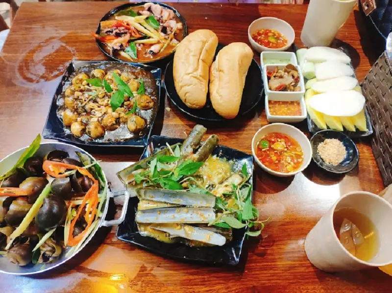 Top 11 qu&aacute;n ốc đ&ecirc;m H&agrave; Nội lan tỏa hương vị ấm nồng 10