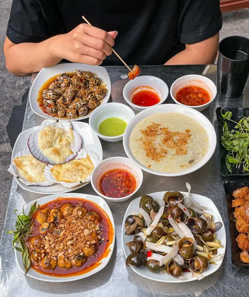 Top 11 qu&aacute;n ốc đ&ecirc;m H&agrave; Nội lan tỏa hương vị ấm nồng 4