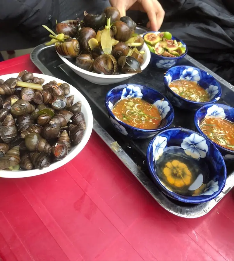 Top 11 qu&aacute;n ốc đ&ecirc;m H&agrave; Nội lan tỏa hương vị ấm nồng 3