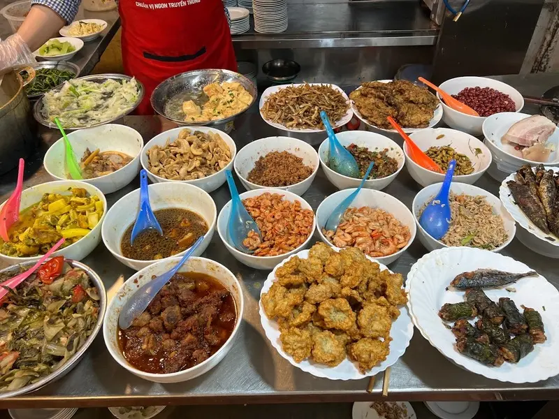 Top 12 qu&aacute;n cơm ngon H&agrave; Nội được y&ecirc;u th&iacute;ch nhất 4