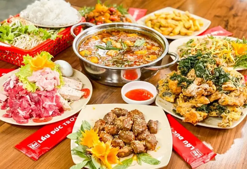 Top 13 qu&aacute;n ăn mở xuy&ecirc;n Tết 2026 tại H&agrave; Nội si&ecirc;u chất lượng 2