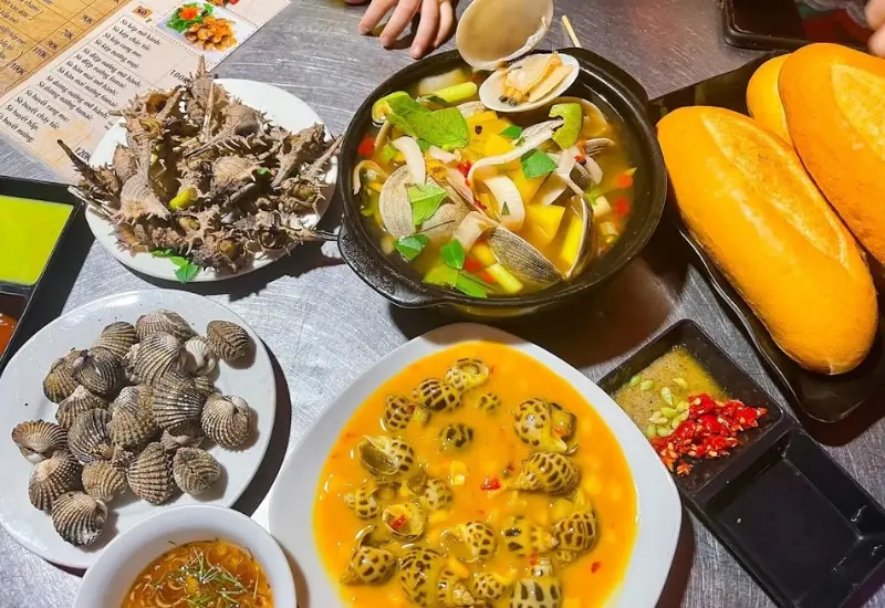 Top 13 qu&aacute;n ăn mở xuy&ecirc;n Tết 2026 tại H&agrave; Nội si&ecirc;u chất lượng 13