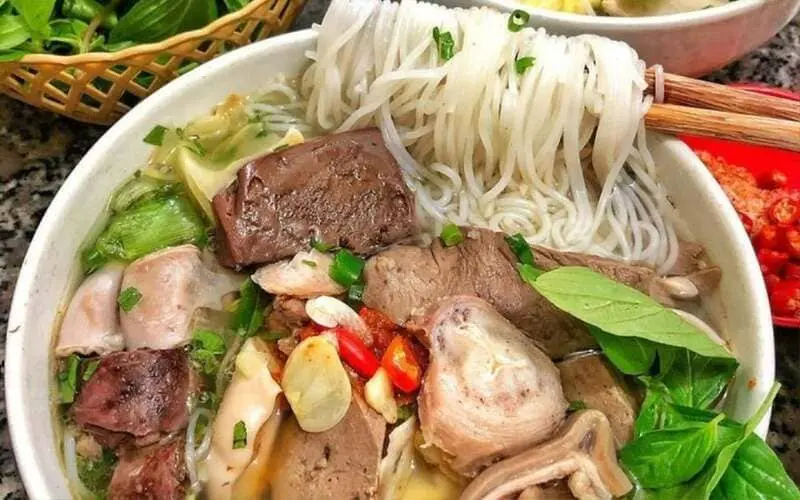 Top những qu&aacute;n b&uacute;n l&ograve;ng H&agrave; Nội với hương vị ngon nhất thủ đ&ocirc; 8