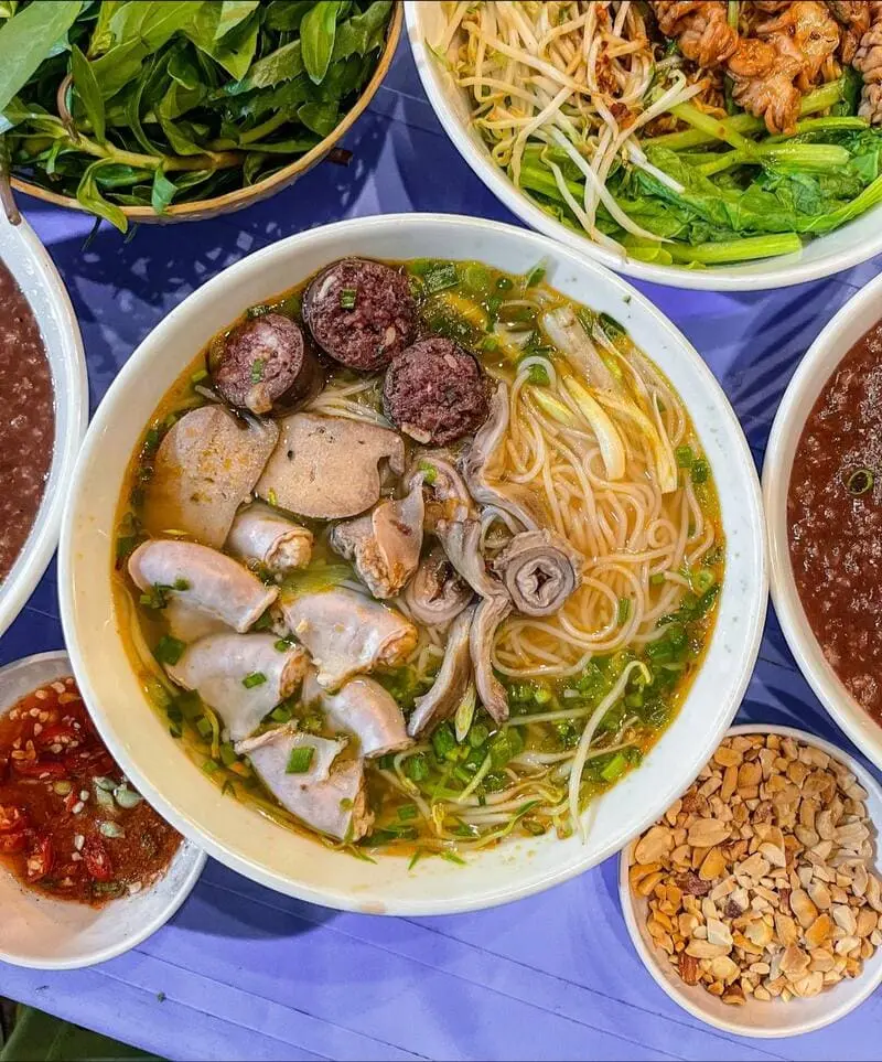 Top những qu&aacute;n b&uacute;n l&ograve;ng H&agrave; Nội với hương vị ngon nhất thủ đ&ocirc; 10