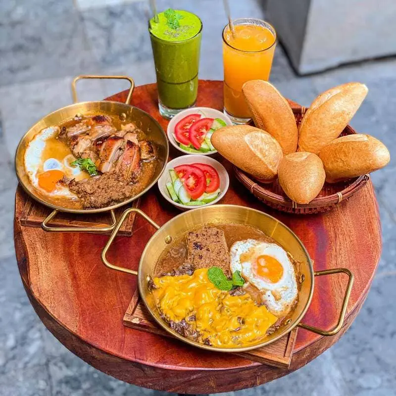 Top quán bánh mì chảo Hà Nội ngon quên lối về bạn phải thử 3