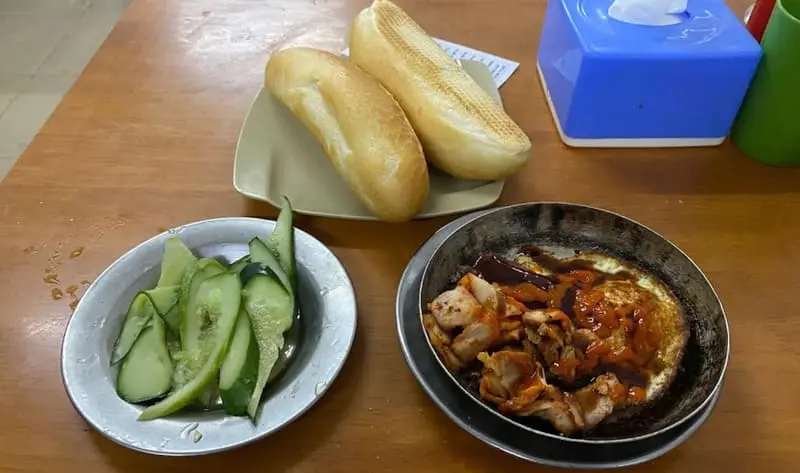 Top quán bánh mì chảo Hà Nội ngon quên lối về bạn phải thử 8