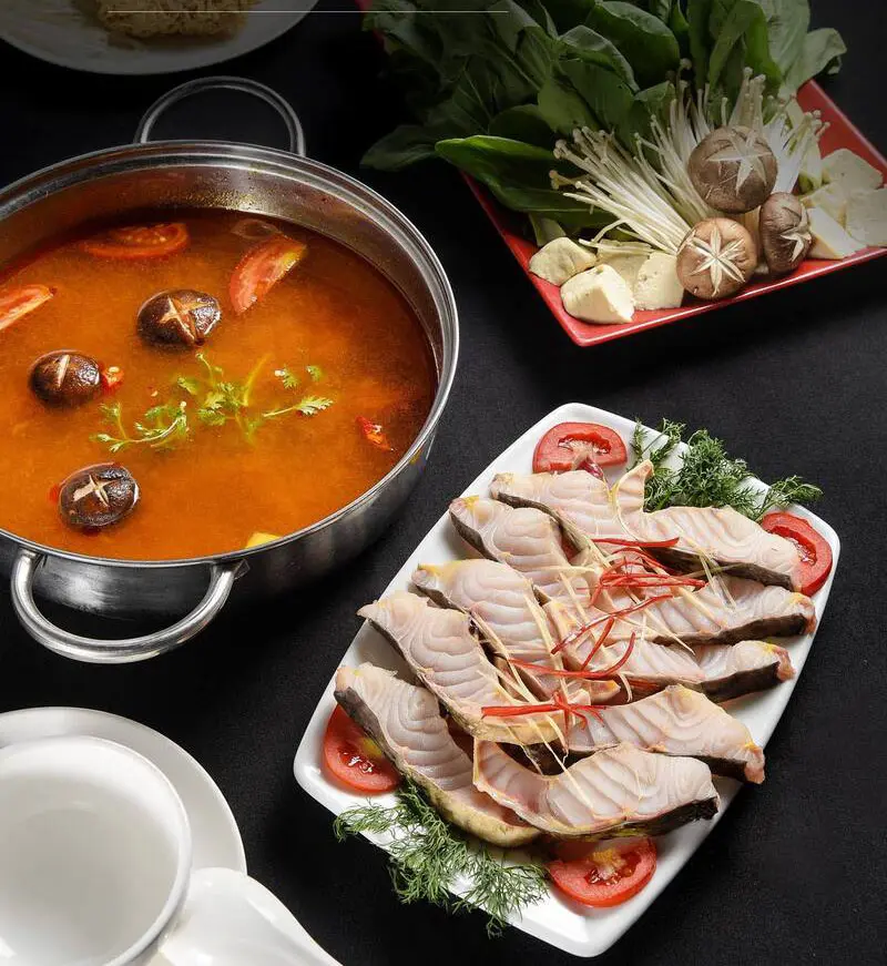 Top qu&aacute;n lẩu c&aacute; tầm H&agrave; Nội chinh phục thực kh&aacute;ch với hương vị T&acirc;y Bắc 5