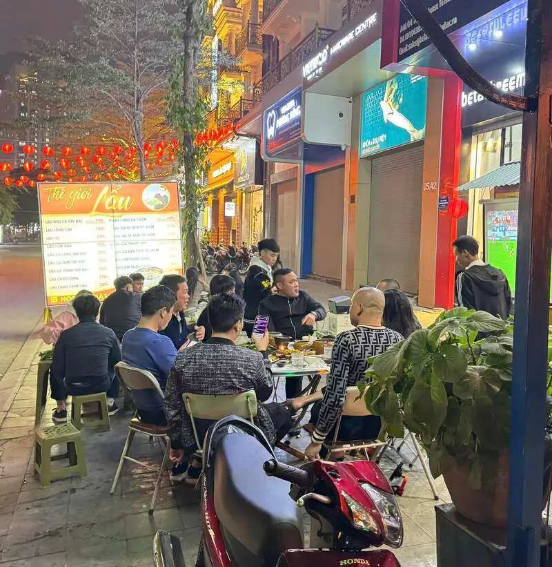 Top qu&aacute;n lẩu c&aacute; tầm H&agrave; Nội chinh phục thực kh&aacute;ch với hương vị T&acirc;y Bắc 8