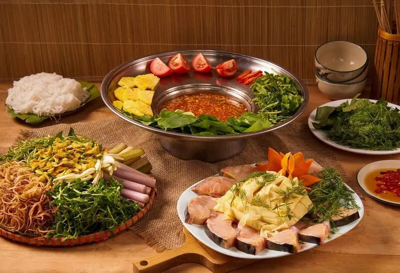 Top qu&aacute;n lẩu c&aacute; tầm H&agrave; Nội chinh phục thực kh&aacute;ch với hương vị T&acirc;y Bắc 2