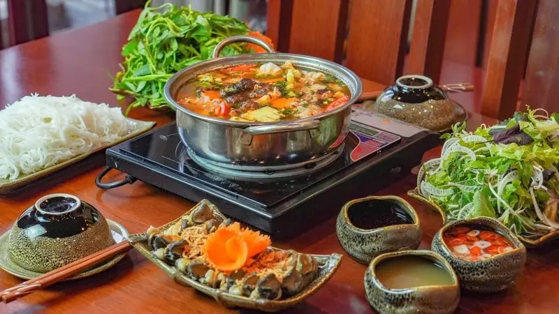 Trải nghiệm 10 qu&aacute;n lẩu ốc nổi tiếng tại H&agrave; Nội 5