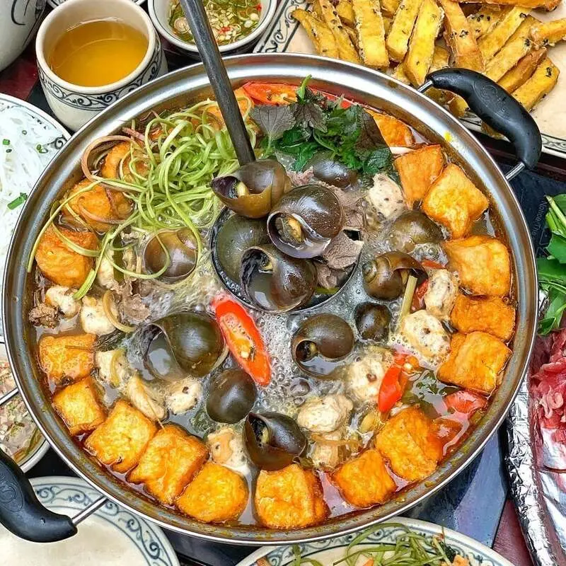 Trải nghiệm 10 qu&aacute;n lẩu ốc nổi tiếng tại H&agrave; Nội 4