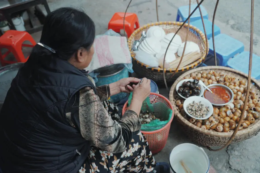 Trải nghiệm B&uacute;n ốc nguội c&ocirc; B&aacute;u trứ danh H&agrave; Th&agrave;nh 3