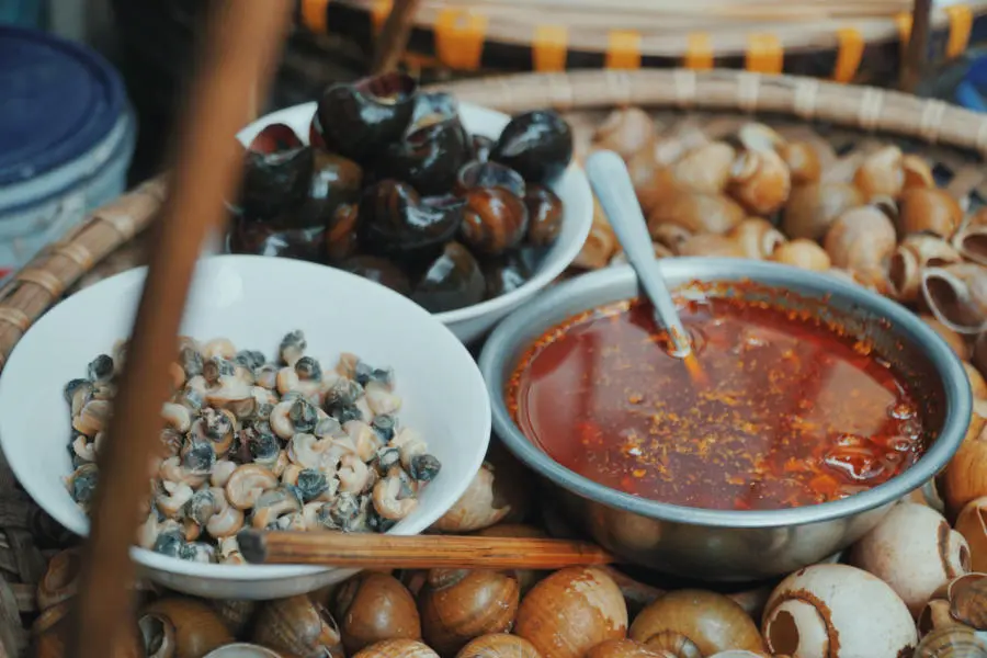 Trải nghiệm B&uacute;n ốc nguội c&ocirc; B&aacute;u trứ danh H&agrave; Th&agrave;nh 5