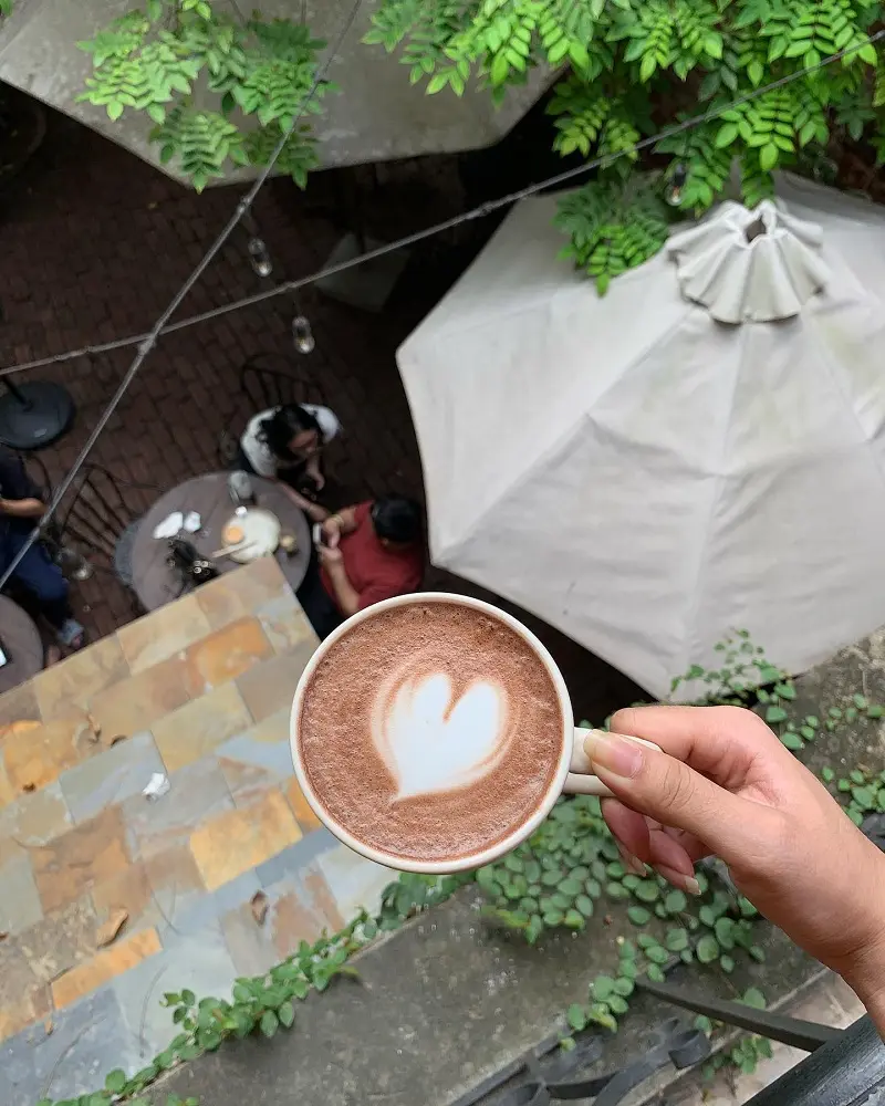Xofa Caf&eacute; & Bistro: nơi tr&uacute; ch&acirc;n ấm &aacute;p mỗi khi đ&ecirc;m về 12