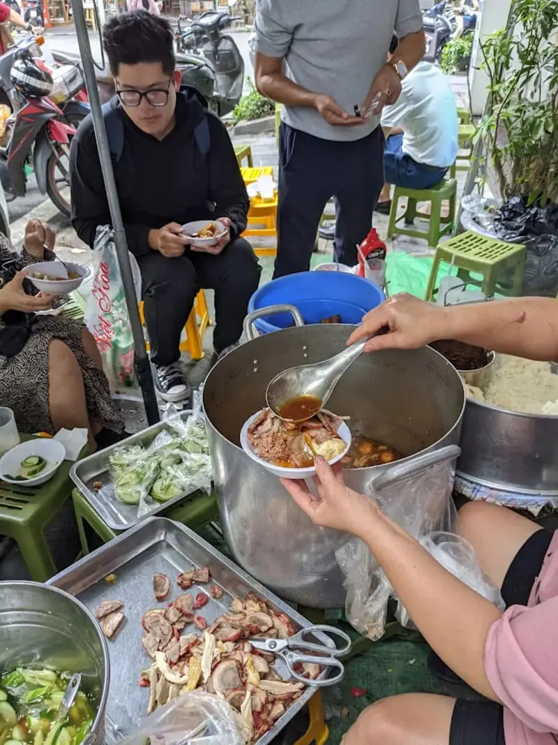 X&ocirc;i 74 B&aacute;t Sứ: Qu&aacute;n x&ocirc;i ngon 40 năm giữa l&ograve;ng phố cổ H&agrave; Nội 4