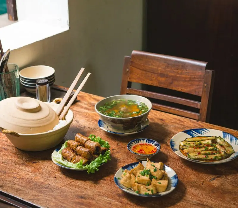 Xới Cơm, qu&aacute;n cơm phong c&aacute;ch nh&agrave; l&agrave;m được Michelin khen ngợi 2