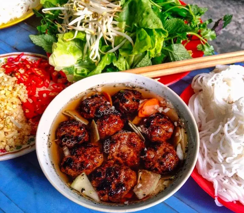 Food tour Hà Nội với danh sách 15 món ngon chuẩn vị Thủ đô