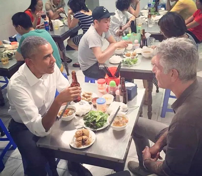 Khám phá hàng bún chả Obama “danh tiếng” lâu năm tại Hà Nội