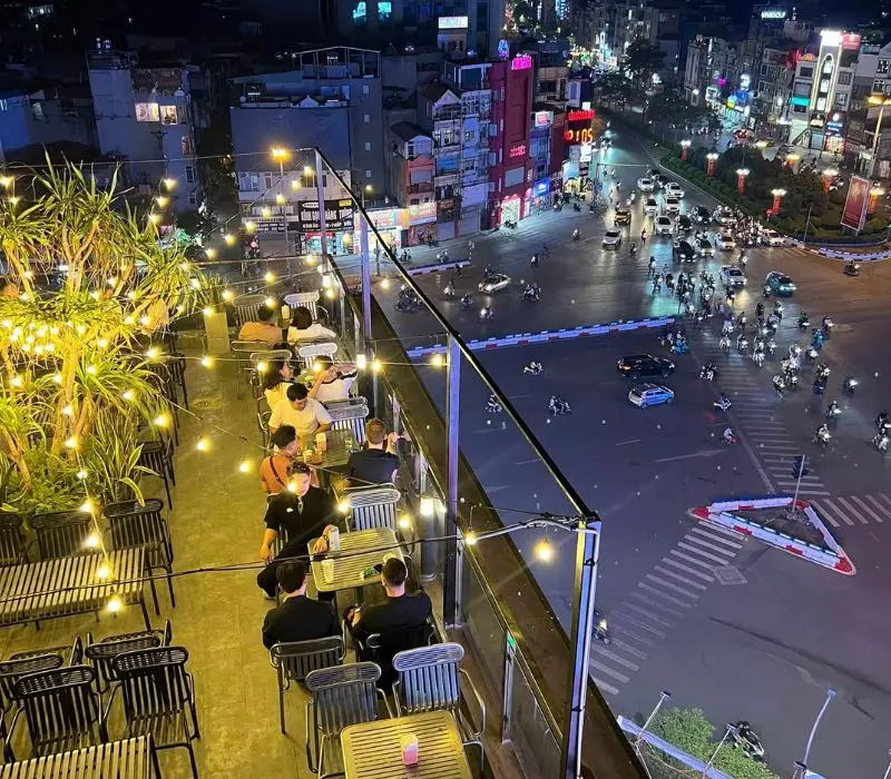 Review Aries Rooftop Coffee: Điểm hẹn giữa tầng mây và ánh hoàng hôn