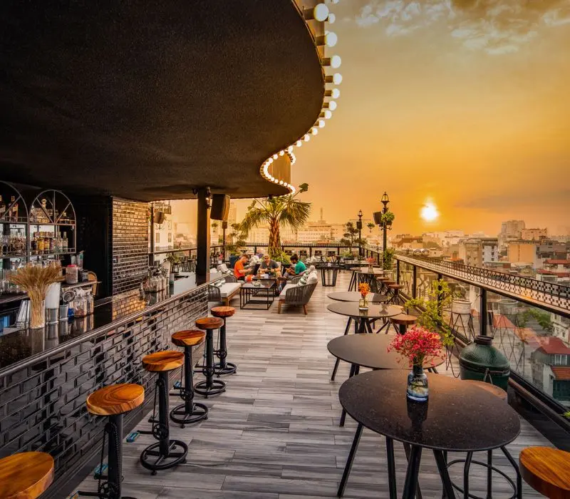 Top 10 Rooftop bar Hanoi sở hữu view săn ảnh cực chất