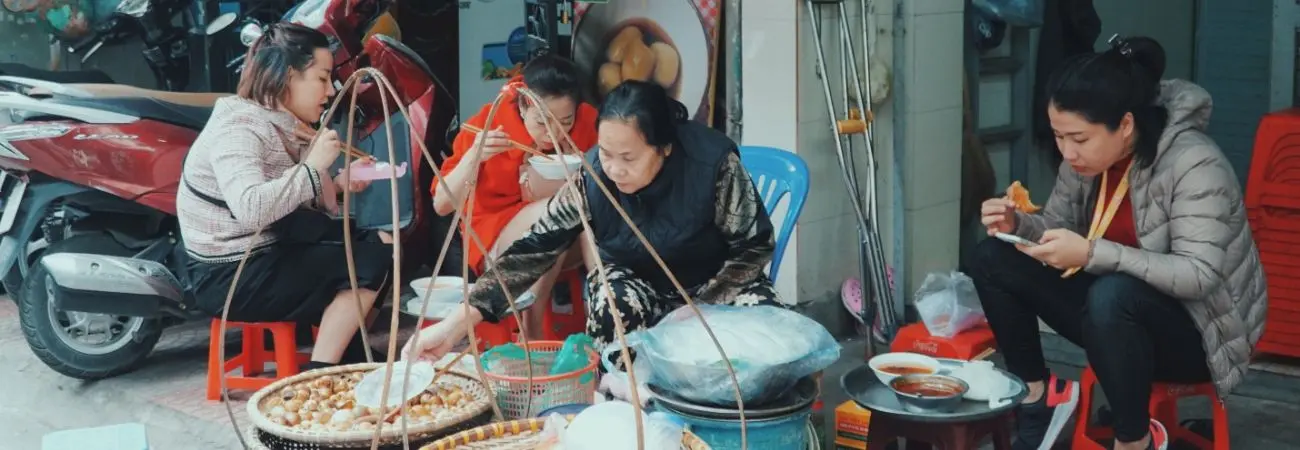 Trải nghiệm Bún ốc nguội cô Báu trứ danh Hà Thành