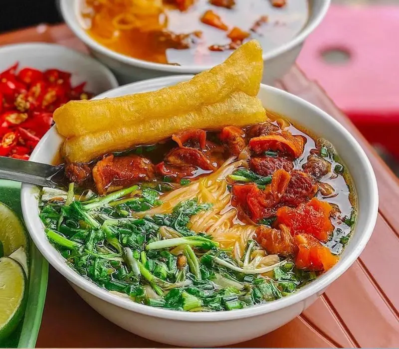 Trải nghiệm phố ẩm thực Tống Duy Tân ngon nức tiếng Hà Thành