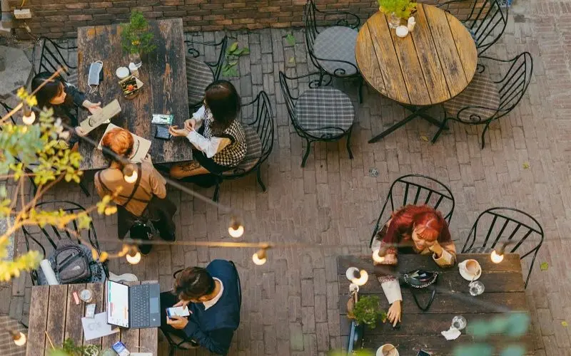 Xofa Café & Bistro: nơi trú chân ấm áp mỗi khi đêm về