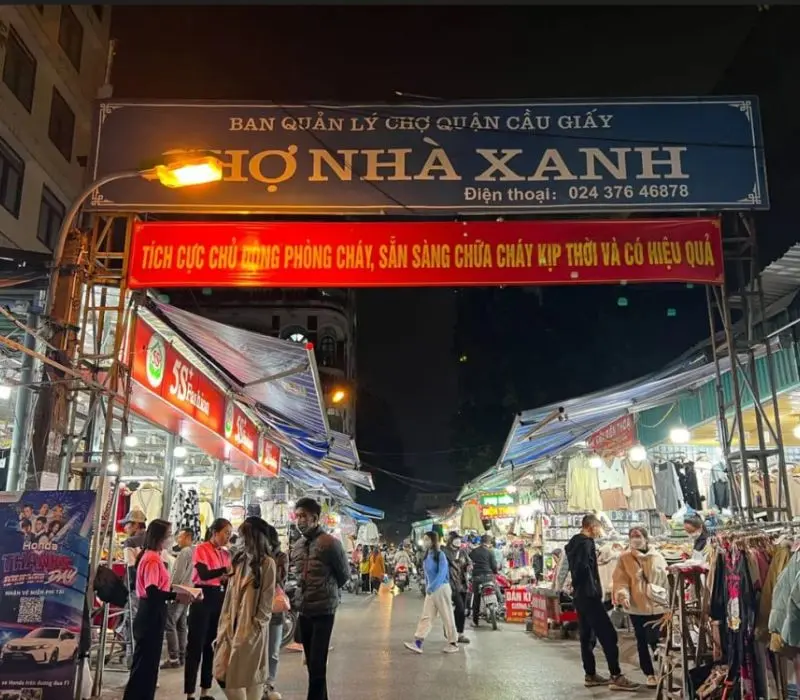 Chợ Nhà Xanh, thiên đường mua sắm giá rẻ cho sinh viên Hà Nội