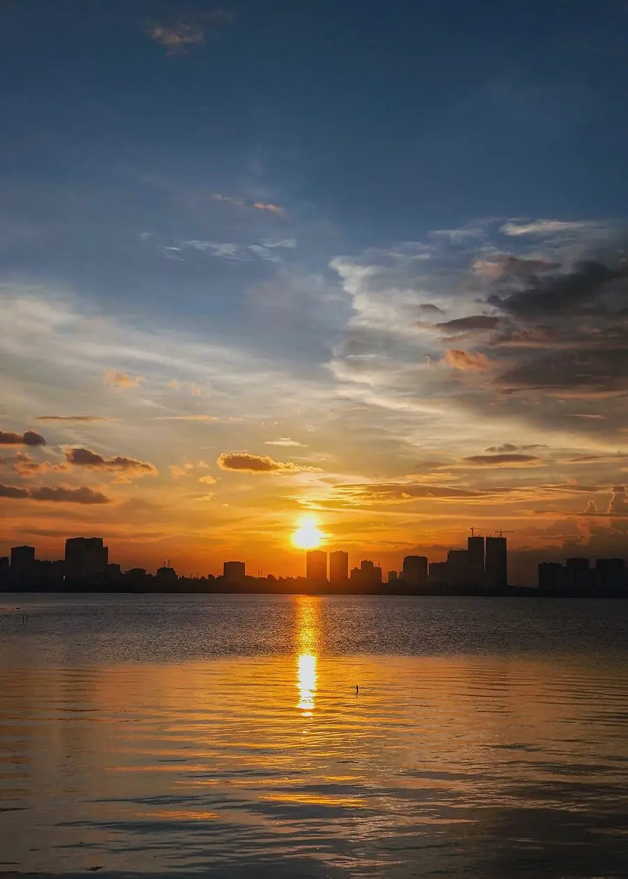 Chi&ecirc;m ngưỡng ho&agrave;ng h&ocirc;n Hồ T&acirc;y, vẻ l&atilde;ng đ&atilde;ng như kh&uacute;c t&igrave;nh ca da diết 2