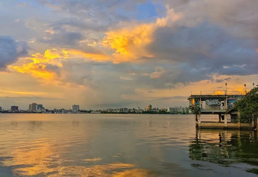 Chi&ecirc;m ngưỡng ho&agrave;ng h&ocirc;n Hồ T&acirc;y, vẻ l&atilde;ng đ&atilde;ng như kh&uacute;c t&igrave;nh ca da diết 6