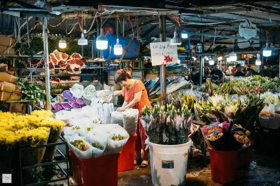 Chợ hoa Quảng An, vẻ đẹp rực rỡ khoe sắc s&aacute;ng bừng thủ đ&ocirc; 6