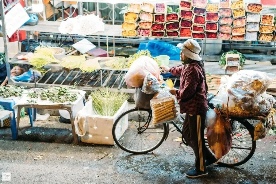 Chợ hoa Quảng An, vẻ đẹp rực rỡ khoe sắc s&aacute;ng bừng thủ đ&ocirc; 8