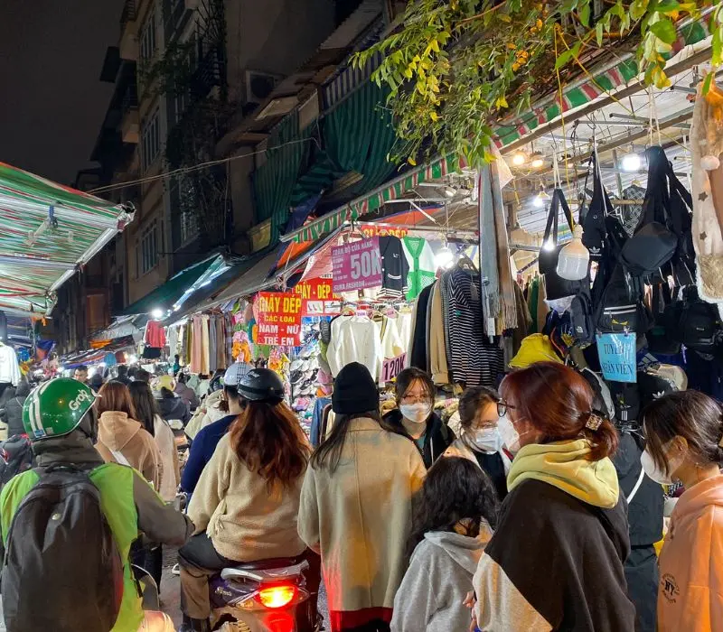 Chợ Nh&agrave; Xanh, thi&ecirc;n đường mua sắm gi&aacute; rẻ cho sinh vi&ecirc;n H&agrave; Nội 11
