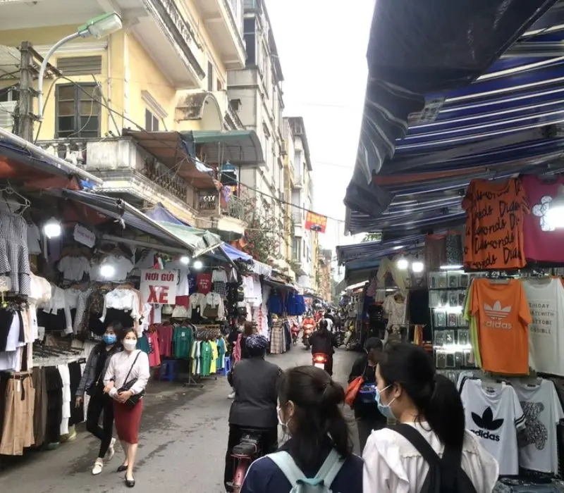 Chợ Nh&agrave; Xanh, thi&ecirc;n đường mua sắm gi&aacute; rẻ cho sinh vi&ecirc;n H&agrave; Nội 3