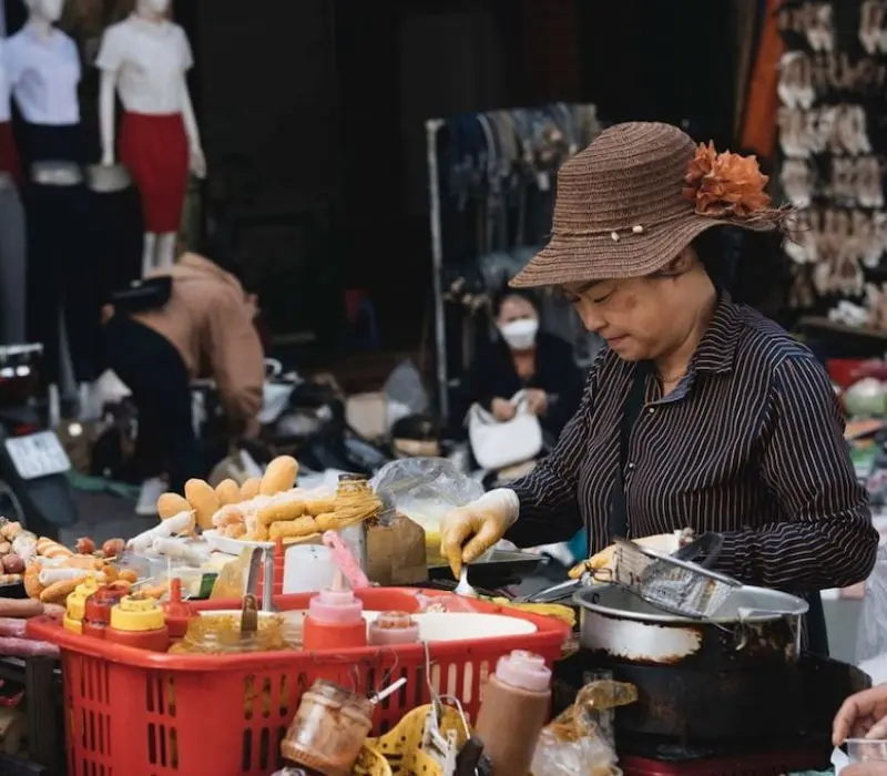 Chợ Nh&agrave; Xanh, thi&ecirc;n đường mua sắm gi&aacute; rẻ cho sinh vi&ecirc;n H&agrave; Nội 10