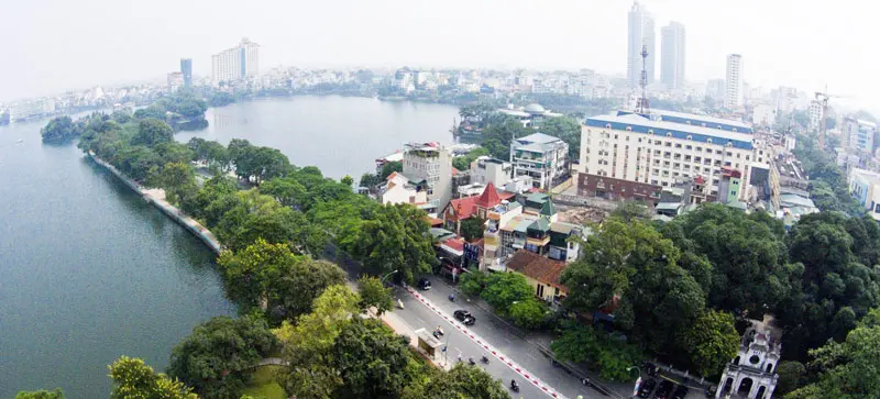 Dạo bước ngắm đường Thanh Ni&ecirc;n, con phố t&igrave;nh y&ecirc;u của H&agrave; Nội 3