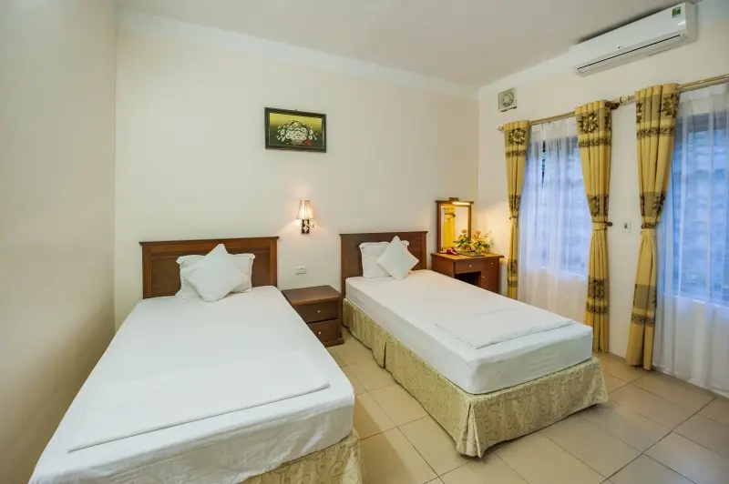 Đến khu du lịch Khoang Xanh Suối Ti&ecirc;n vui chơi, tr&aacute;nh n&oacute;ng 10