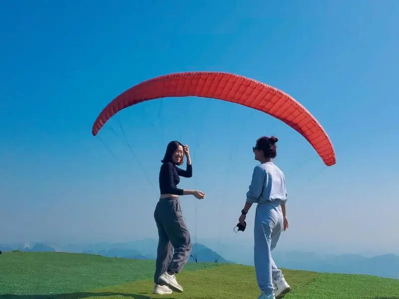 Đồi Bù: Thiên đường của cỏ lau và trải nghiệm dù lượn trên không 9