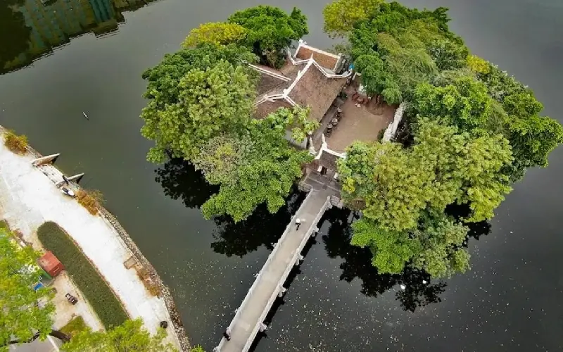 Hồ Tr&uacute;c Bạch: G&oacute;c b&igrave;nh y&ecirc;n hiếm c&oacute; giữa l&ograve;ng H&agrave; Nội nhộn nhịp 2