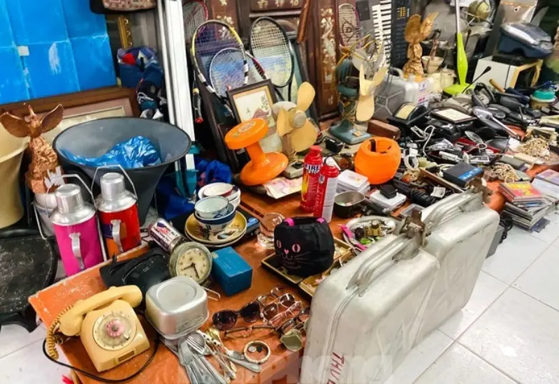Kh&aacute;m ph&aacute; chợ đồ cũ Vạn Ph&uacute;c: Thi&ecirc;n đường mua sắm độc đ&aacute;o 3