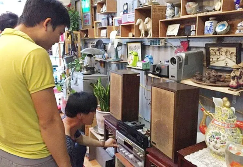 Kh&aacute;m ph&aacute; chợ đồ cũ Vạn Ph&uacute;c: Thi&ecirc;n đường mua sắm độc đ&aacute;o 5