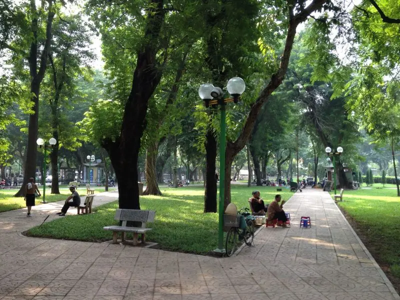 Kh&aacute;m ph&aacute; C&ocirc;ng vi&ecirc;n L&ecirc; Nin - L&aacute; phổi xanh giữa l&ograve;ng H&agrave; Nội 4
