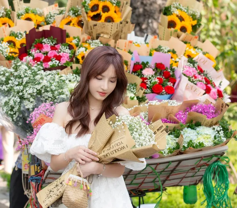 Kh&aacute;m ph&aacute; đường Ho&agrave;ng Diệu H&agrave; Nội, cung đường lịch sử v&agrave; thơ mộng 4