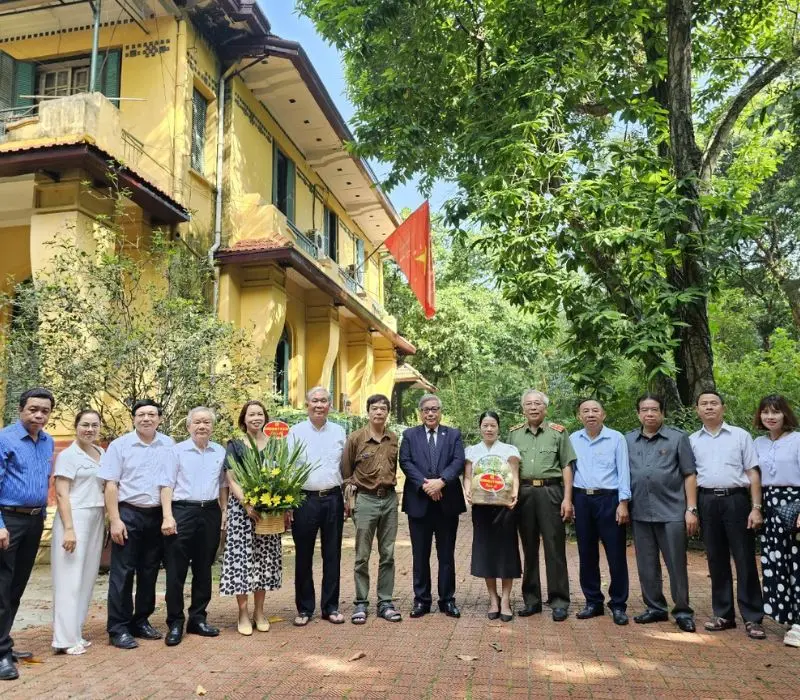 Kh&aacute;m ph&aacute; đường Ho&agrave;ng Diệu H&agrave; Nội, cung đường lịch sử v&agrave; thơ mộng 9