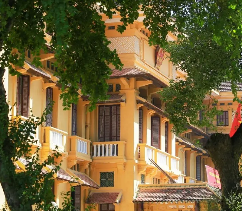 Kh&aacute;m ph&aacute; đường Ho&agrave;ng Diệu H&agrave; Nội, cung đường lịch sử v&agrave; thơ mộng 6