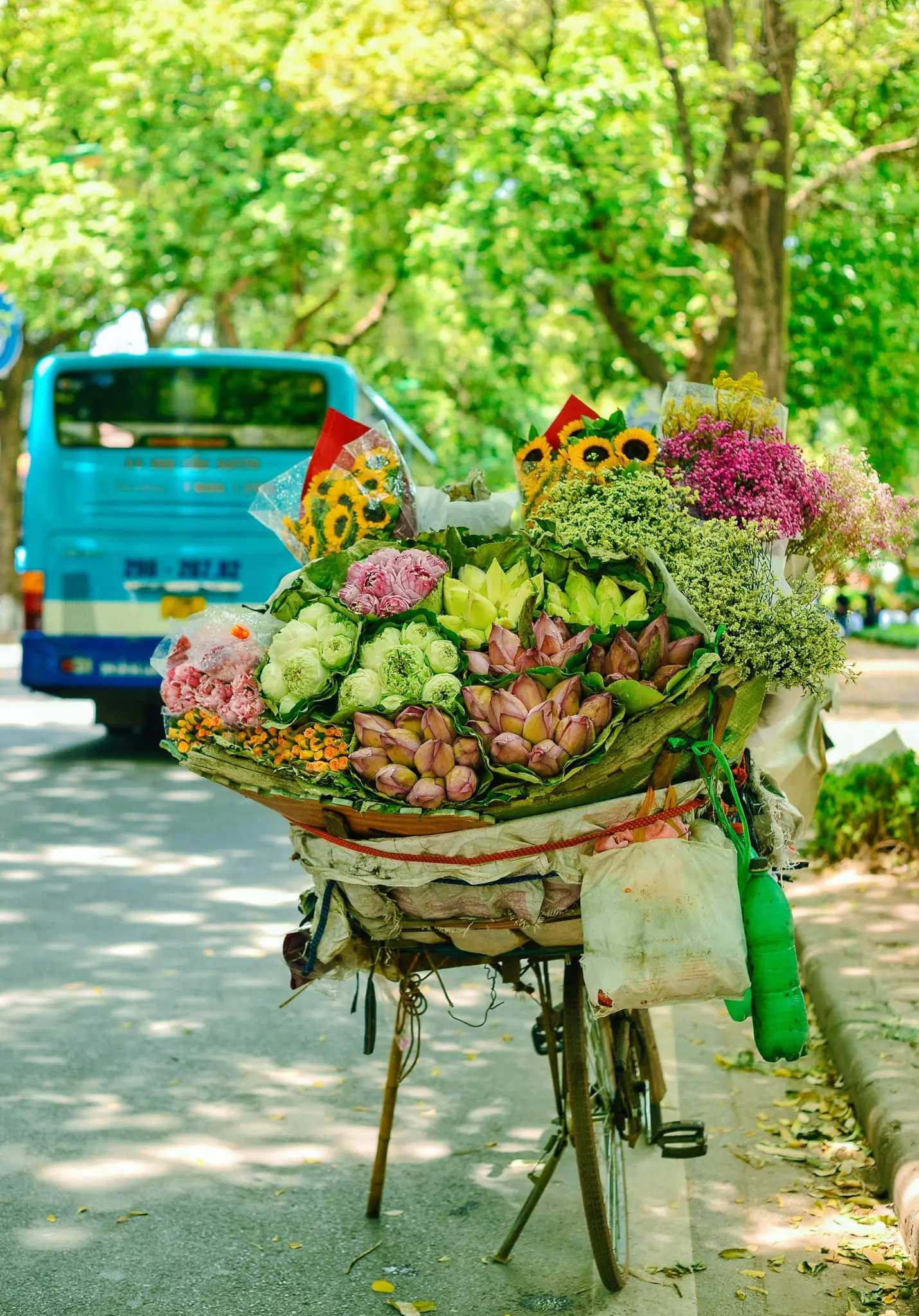Kh&aacute;m ph&aacute; H&agrave; Nội qua những địa danh nổi tiếng v&agrave; quen thuộc 12