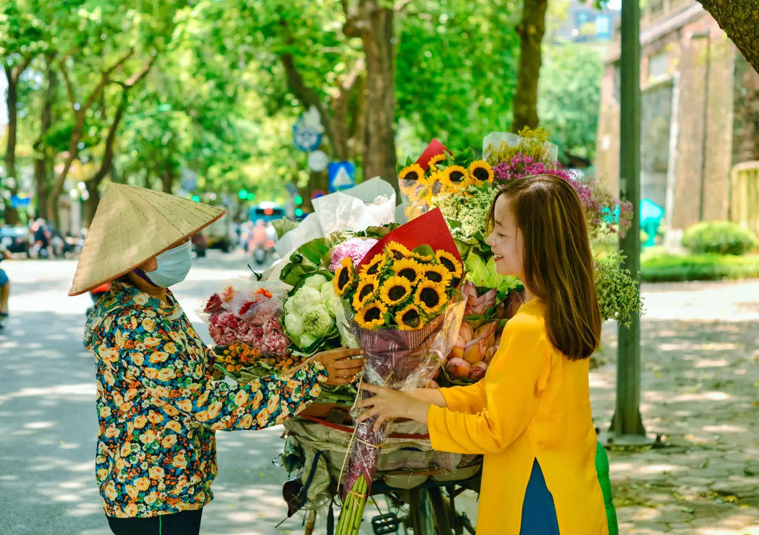 Kh&aacute;m ph&aacute; H&agrave; Nội qua những địa danh nổi tiếng v&agrave; quen thuộc 13